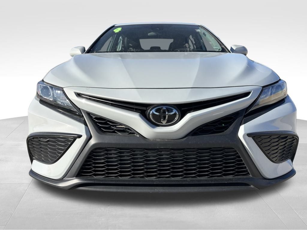 Used 2024 Toyota Camry SE with VIN 4T1G11AK1RU233047 for sale in Kansas City