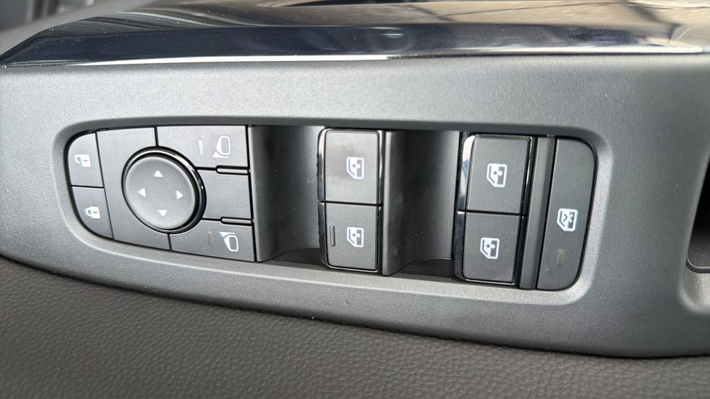 2026 Nissan Pathfinder SV - Photo 25