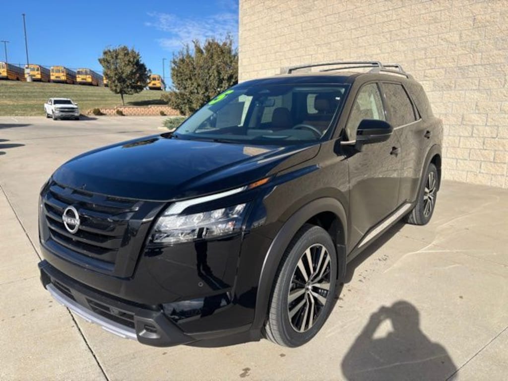 New 2025 Nissan Pathfinder Platinum SUV