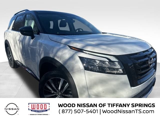 2025 Nissan Pathfinder Platinum's photo