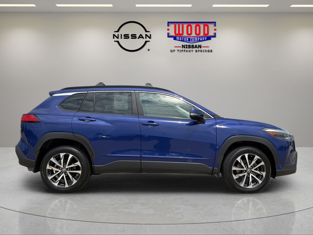 Used 2024 Toyota Corolla Cross XLE with VIN 7MUDAABG8RV104542 for sale in Kansas City