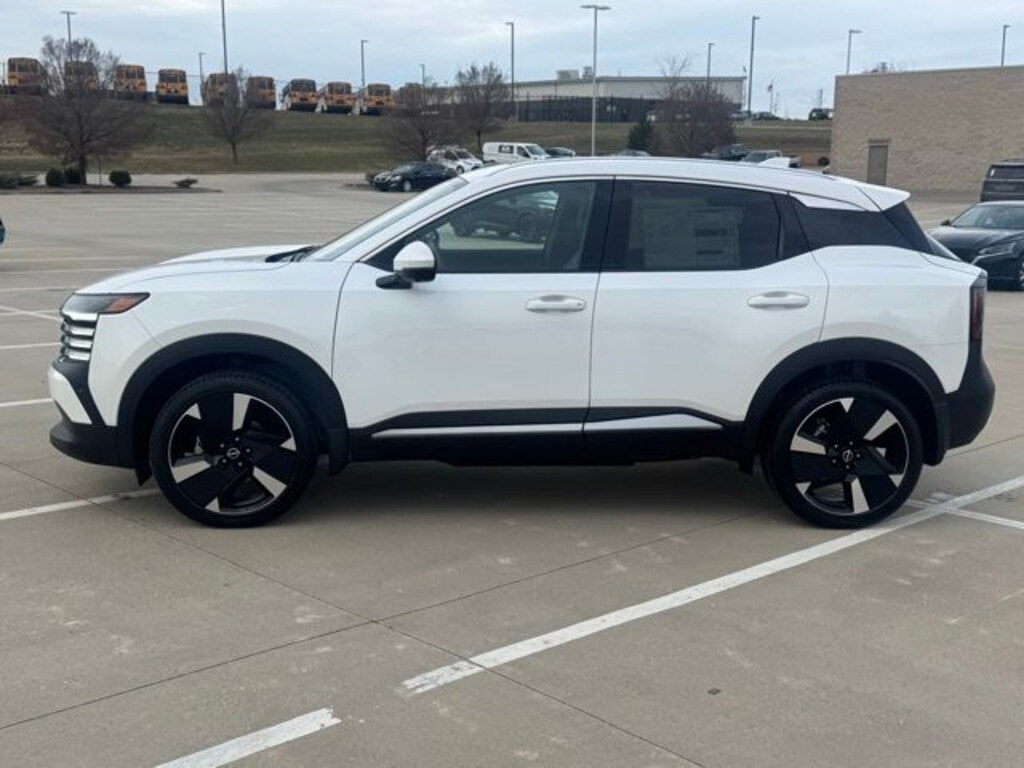 New 2025 Nissan Kicks SR SUV