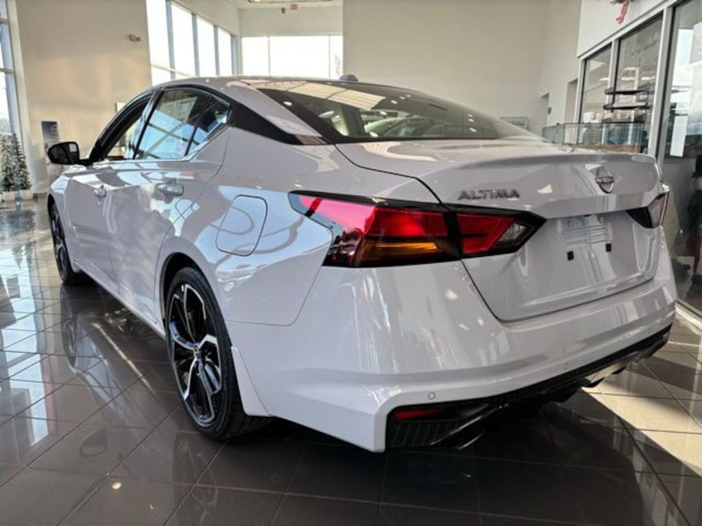 New 2025 Nissan Altima SR Sedan