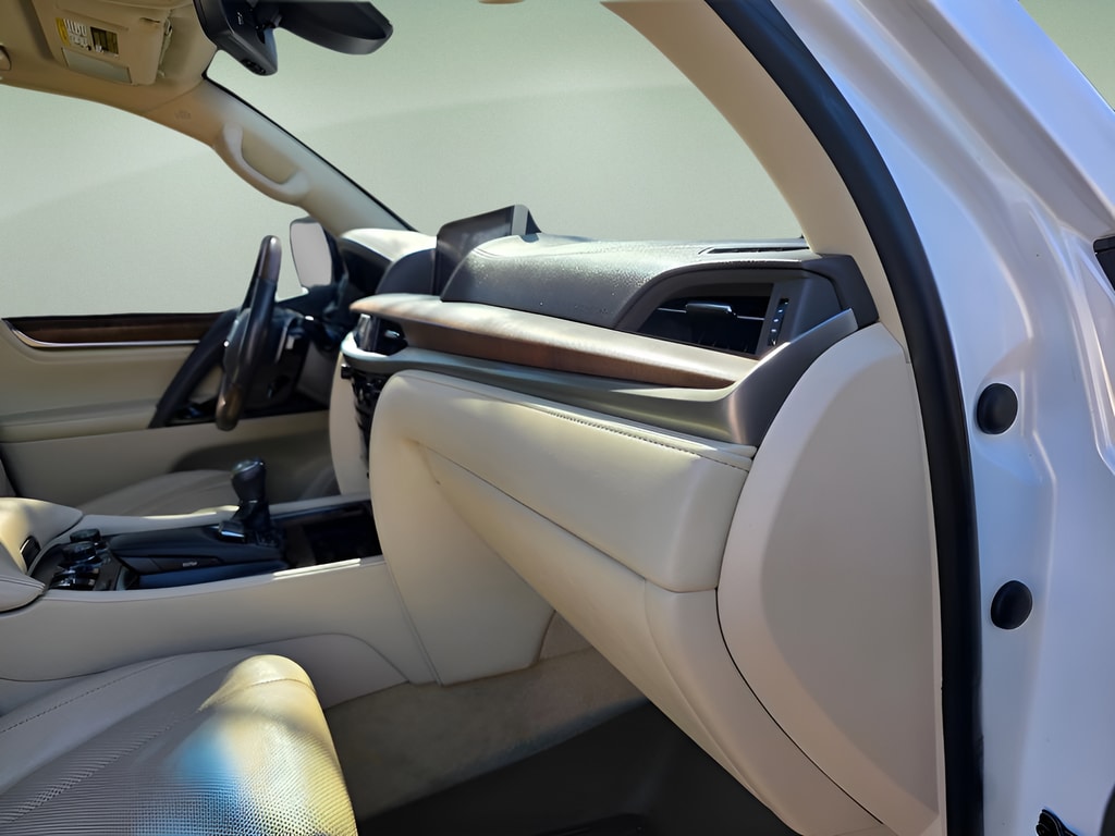 2019 Lexus LX 570 - Photo 15