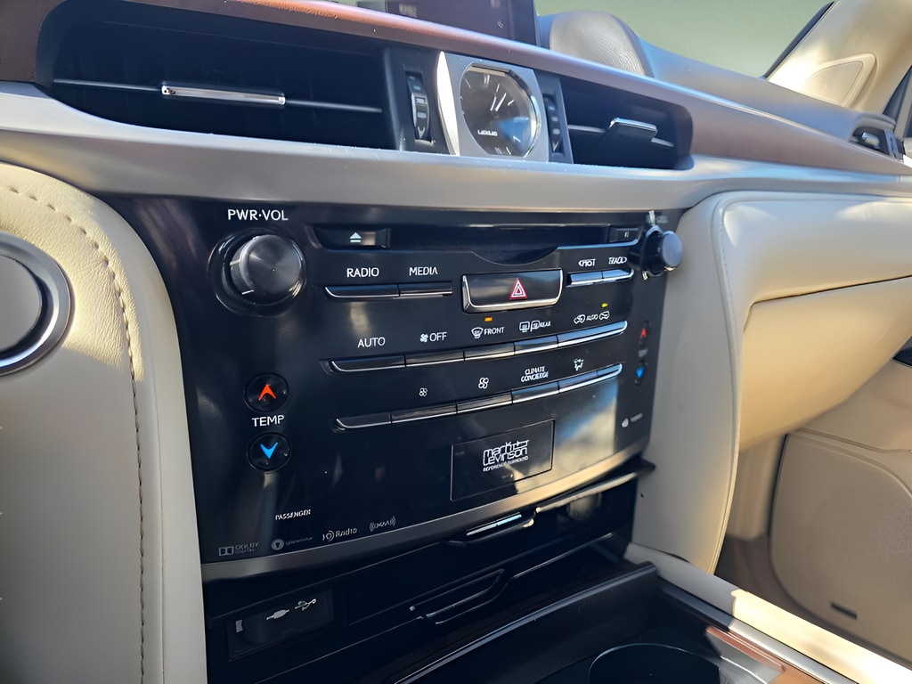 2019 Lexus LX 570 - Photo 28