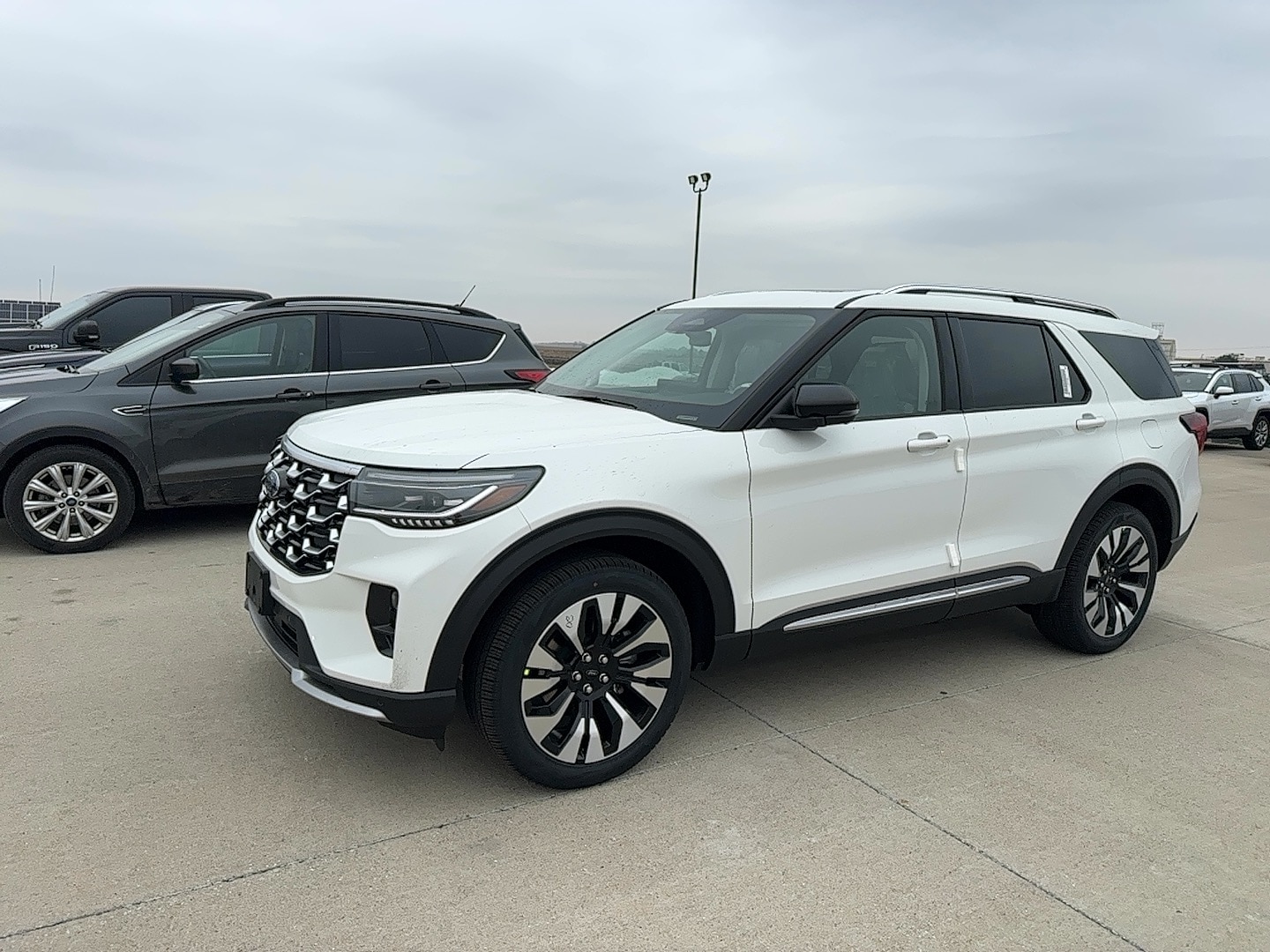 2026 Ford Explorer Platinum's photo