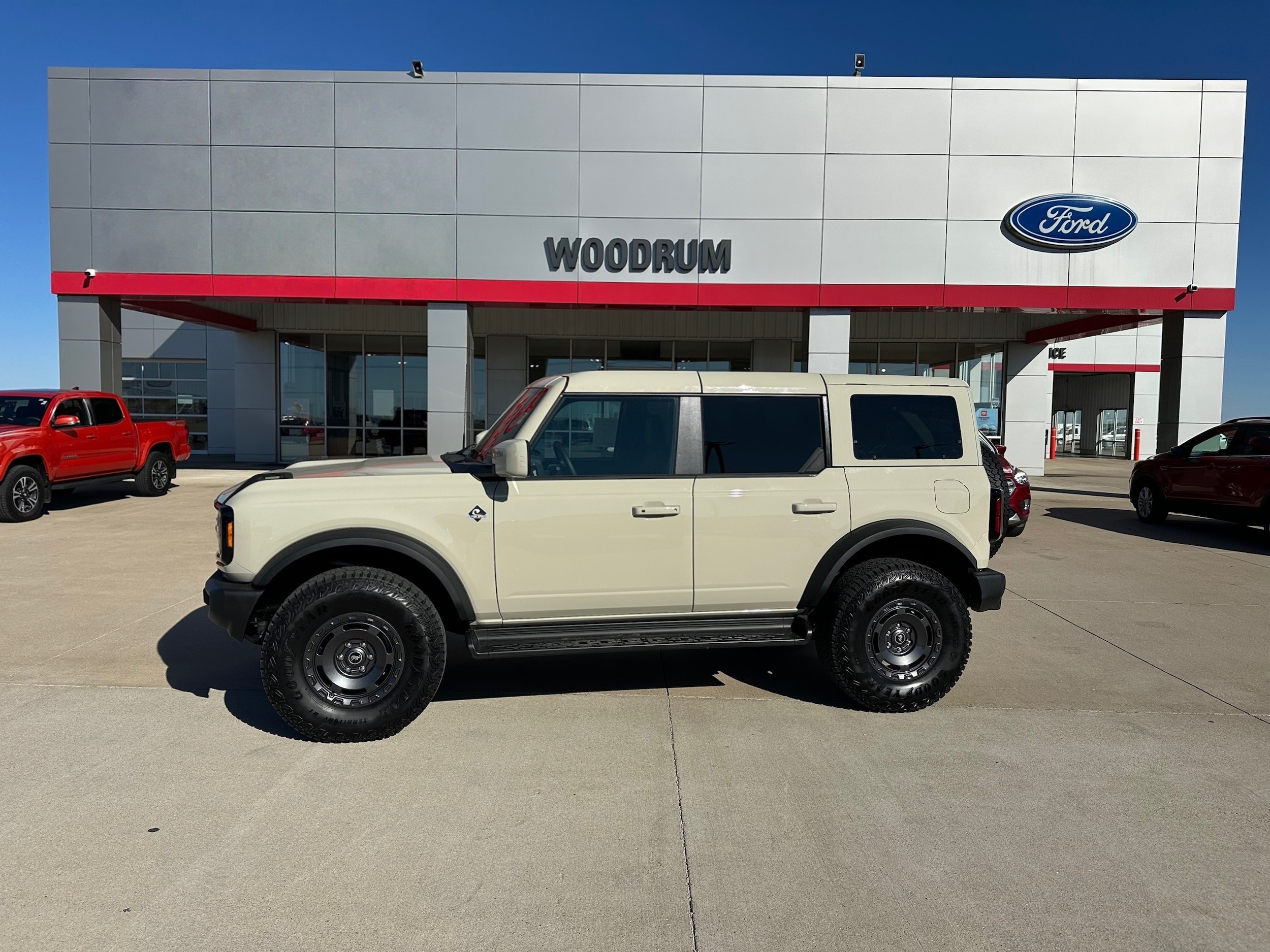 2025 Ford Bronco 4-Door Outer Banks's photo