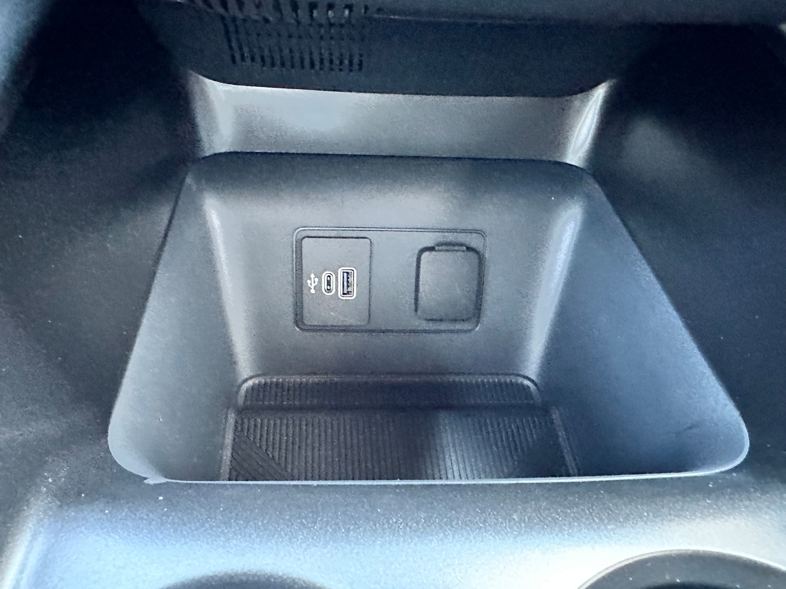 2026 Ford Explorer ST - Photo 28