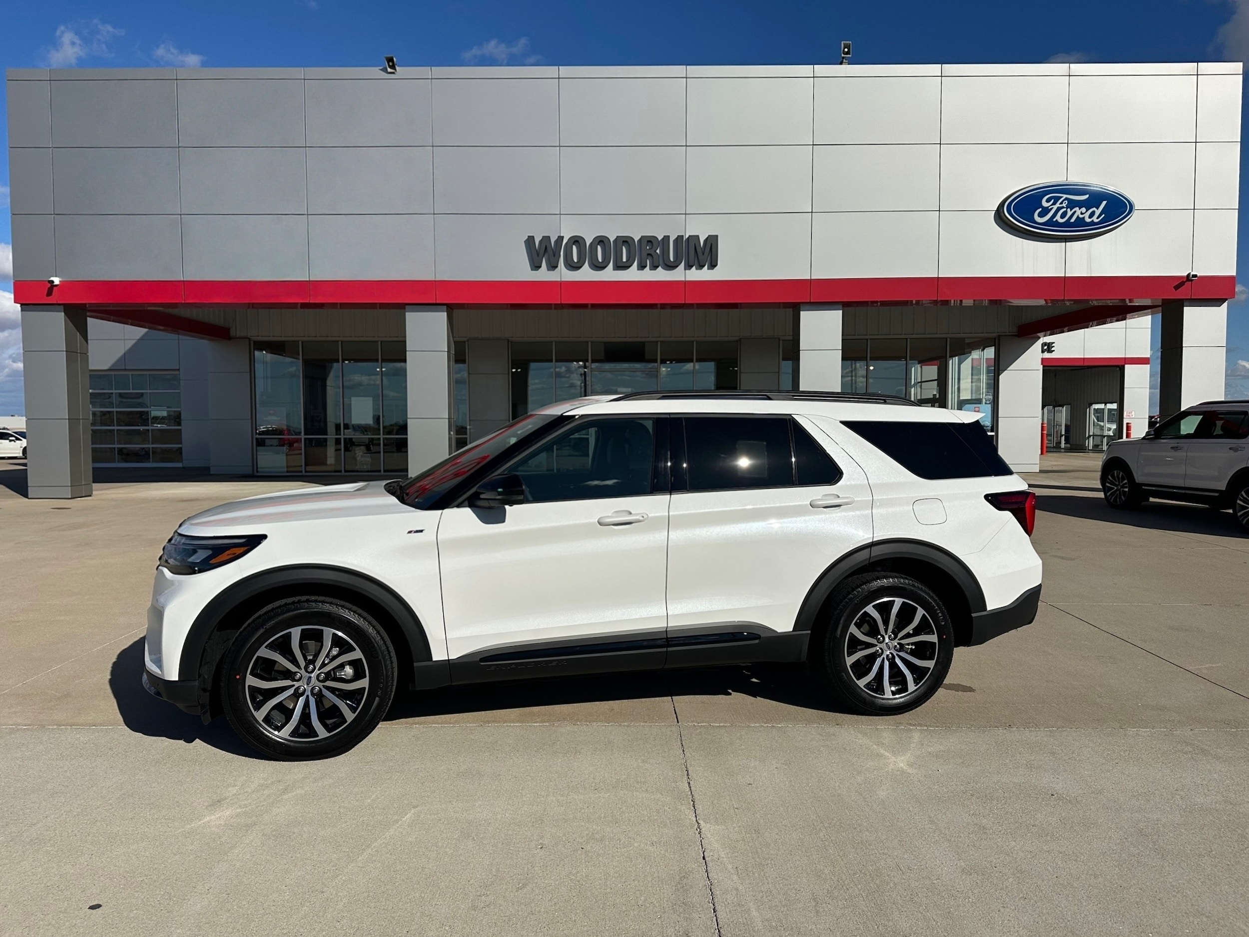 2026 Ford Explorer ST-LINE's photo
