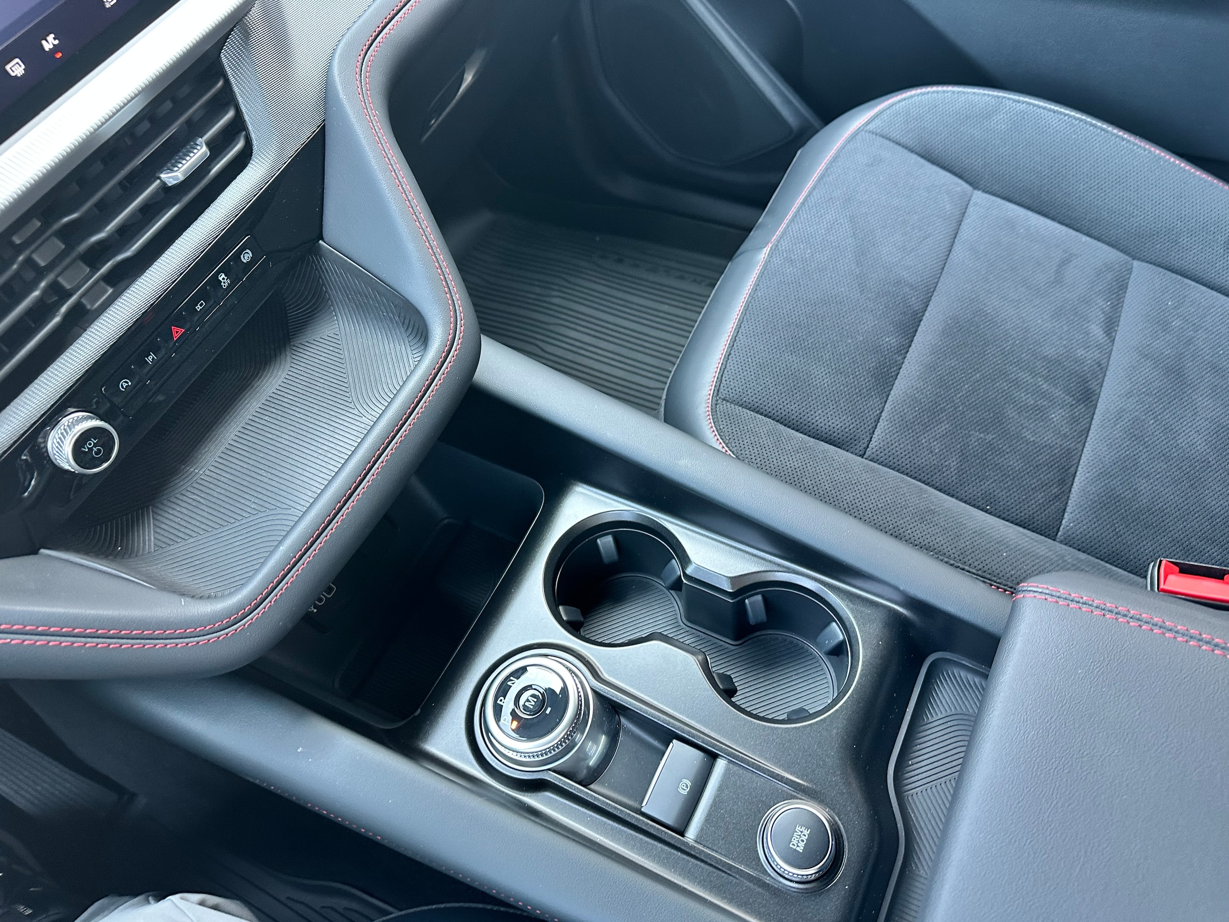 2026 Ford Explorer ST - Photo 29