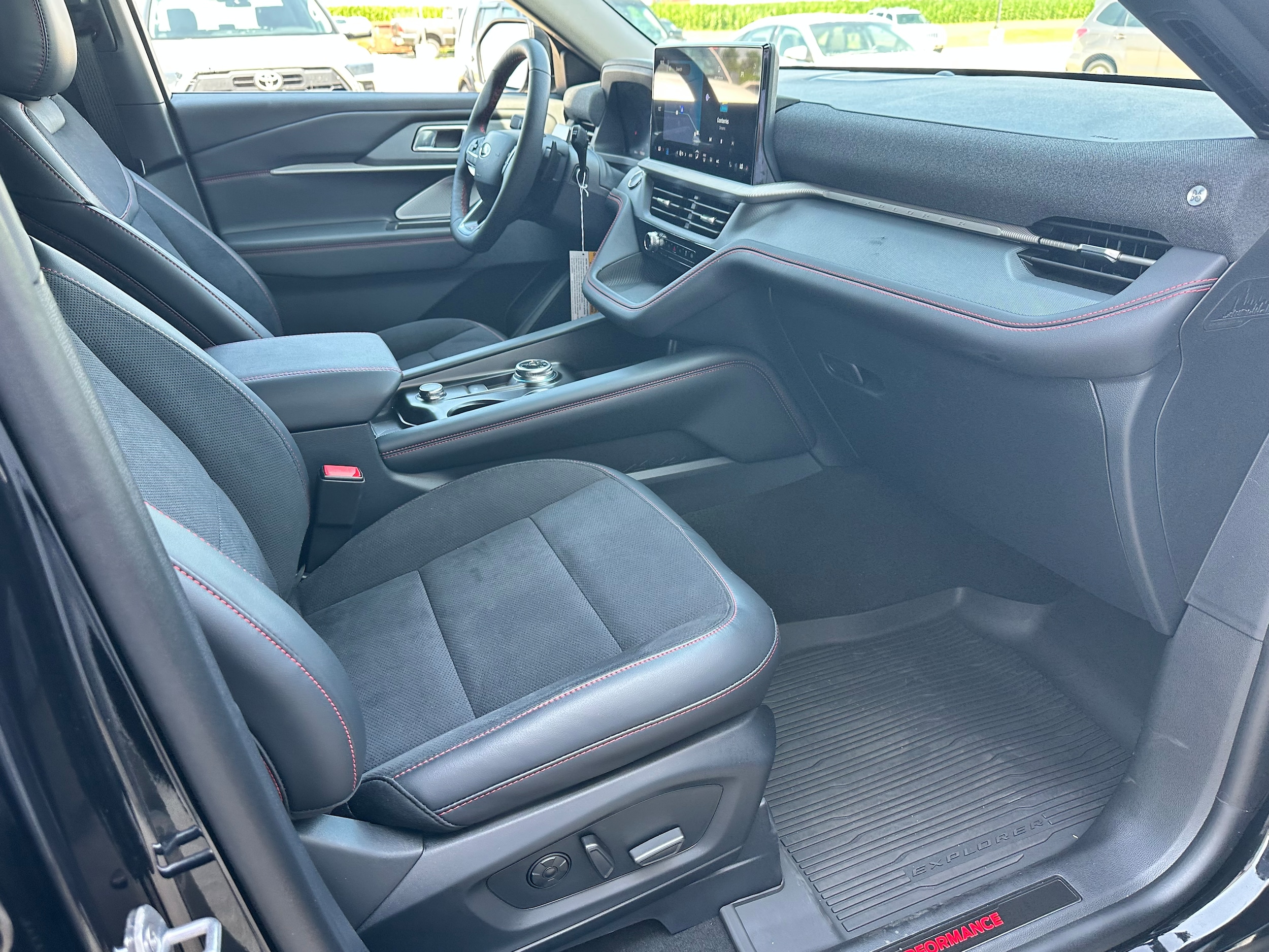 2026 Ford Explorer ST - Photo 15