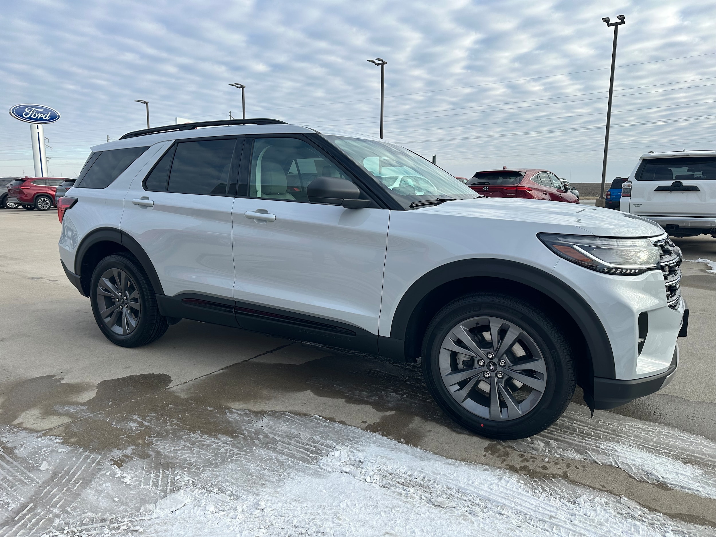 2026 Ford Explorer Active - Photo 8