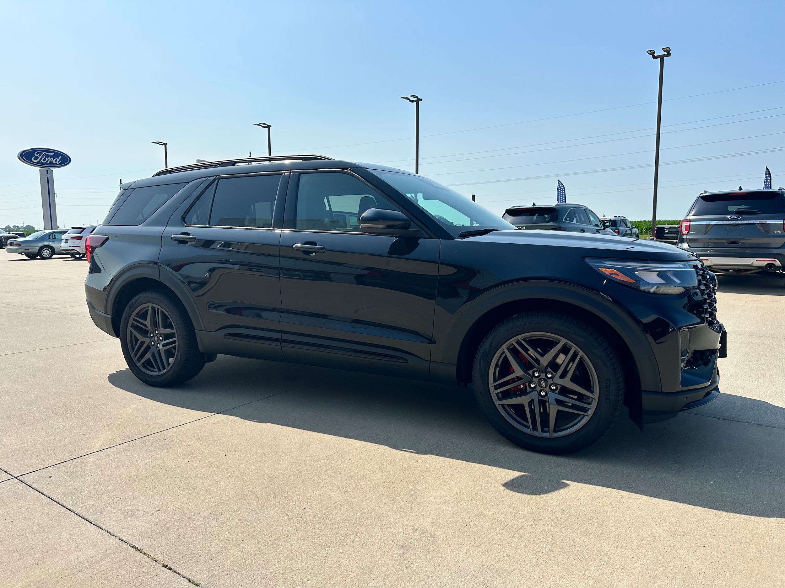 2026 Ford Explorer ST - Photo 8