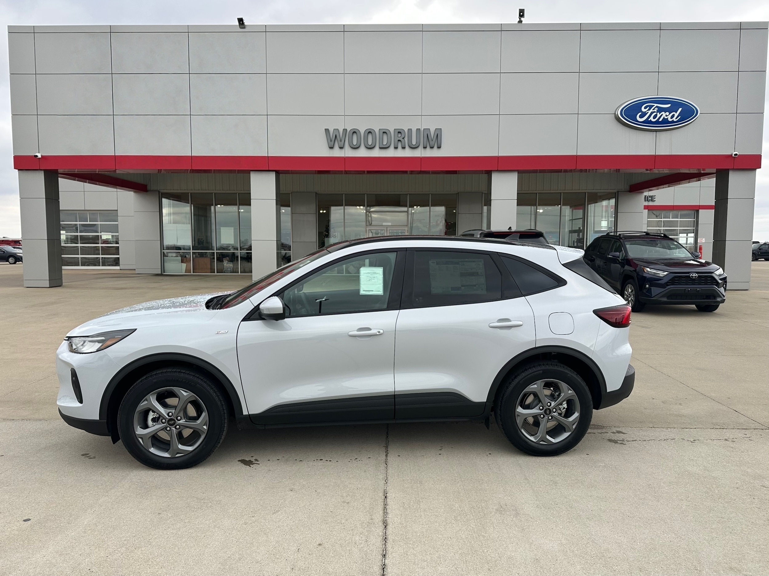 2026 Ford Escape ST-Line Select's photo