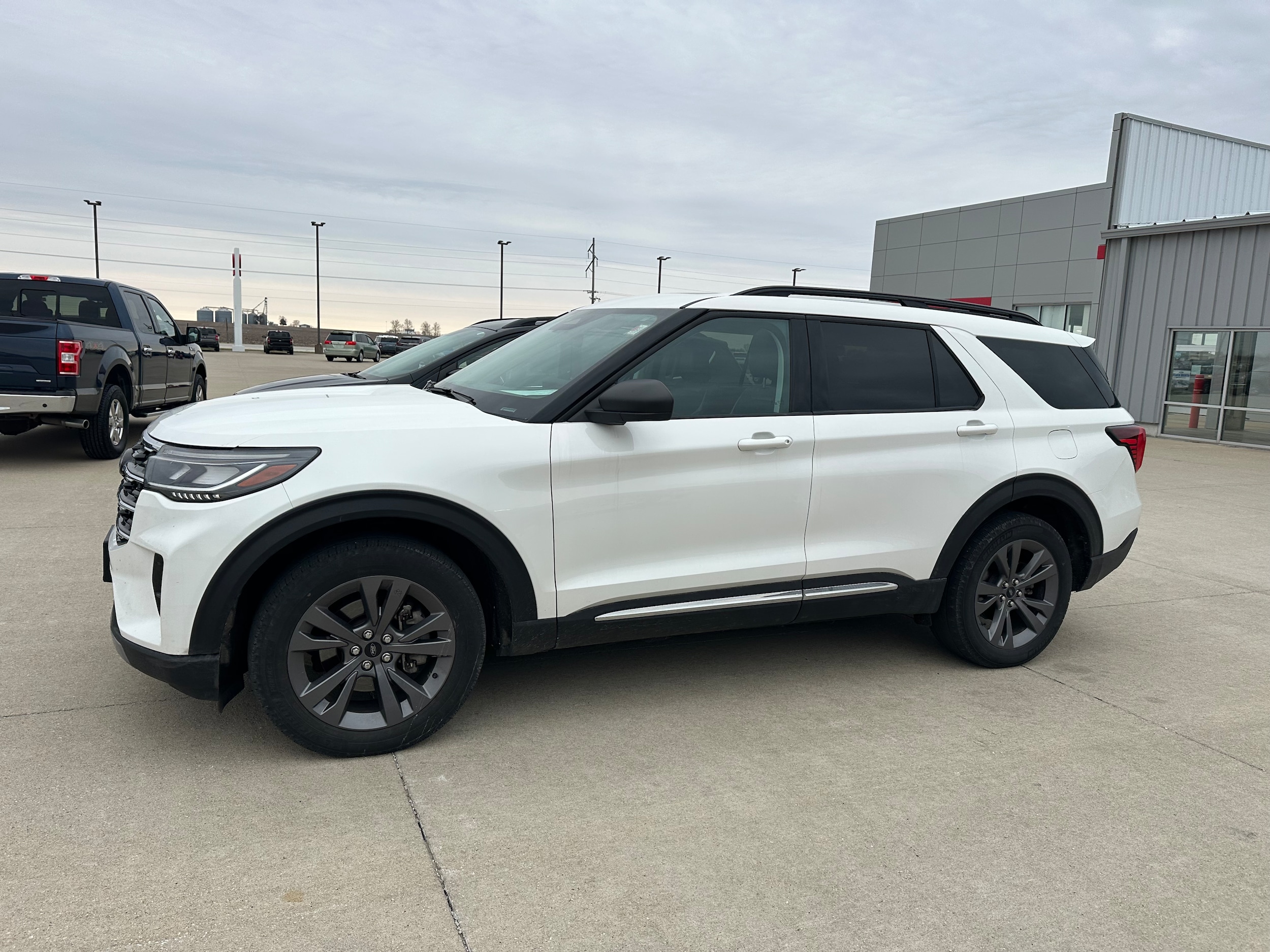 2025 Ford Explorer Active AWD
