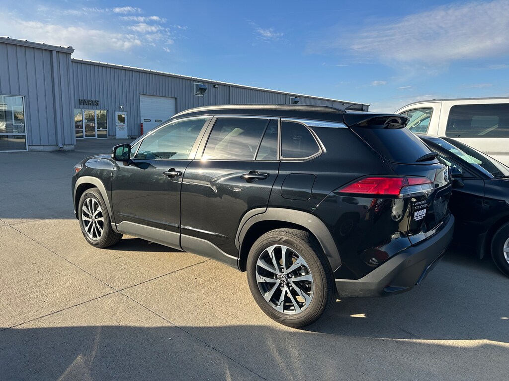 Used 2022 Toyota Corolla Cross XLE