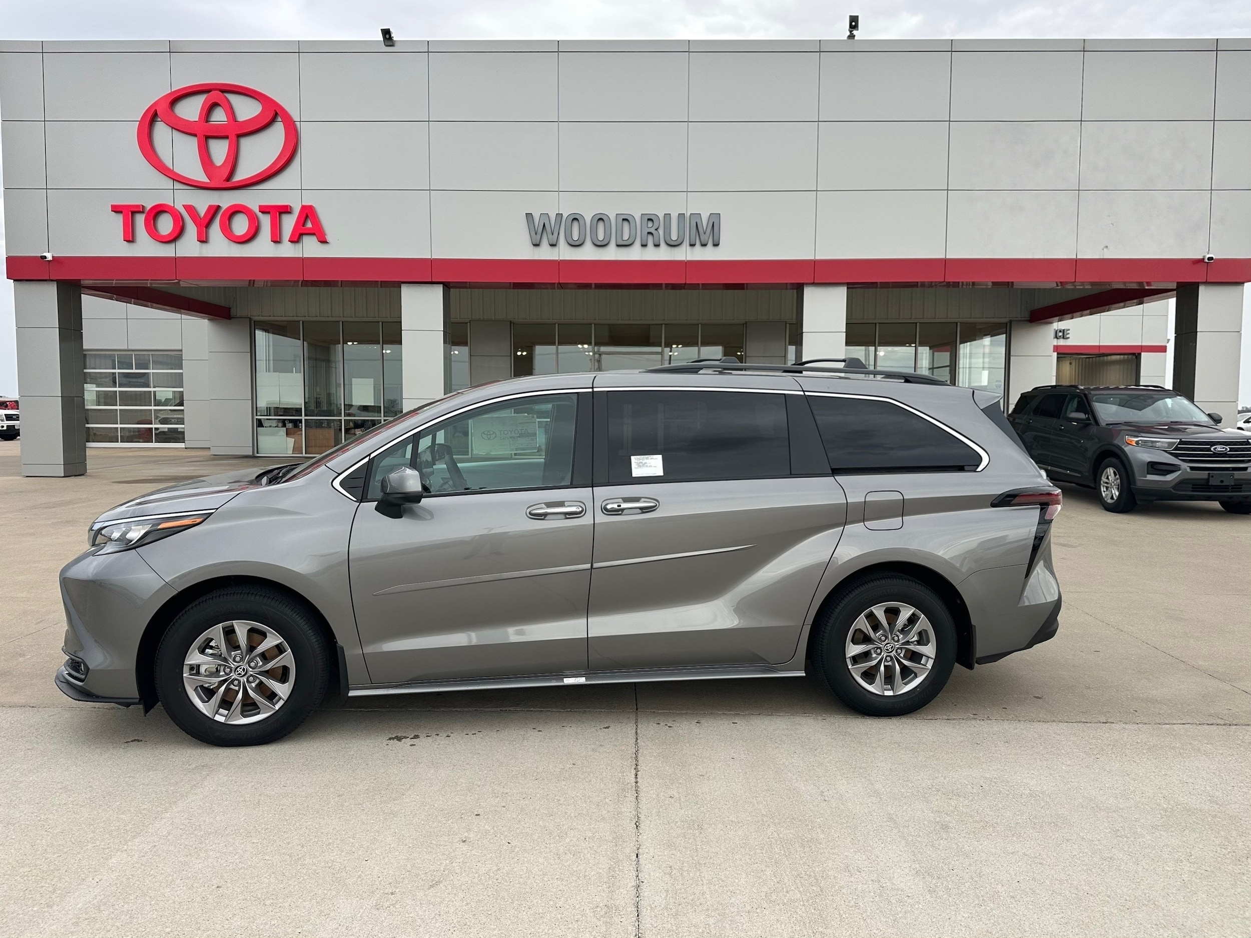 2026 Toyota Sienna XLE 7-Passenger AWD