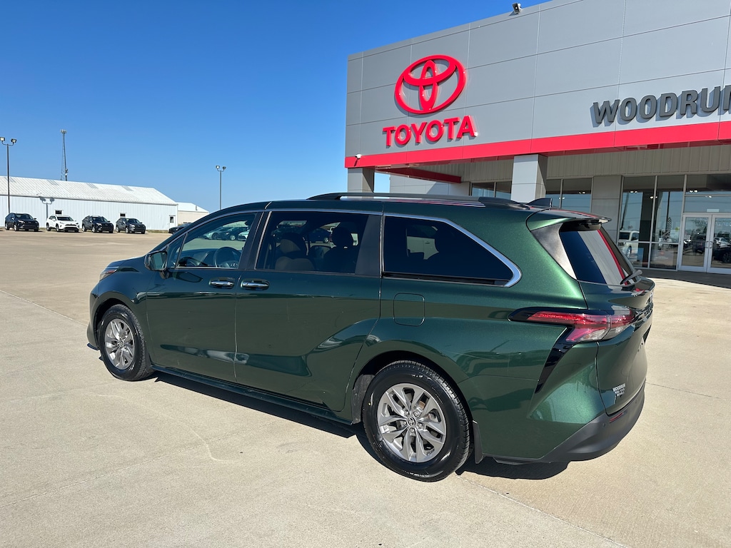 Used 2022 Toyota Sienna XLE