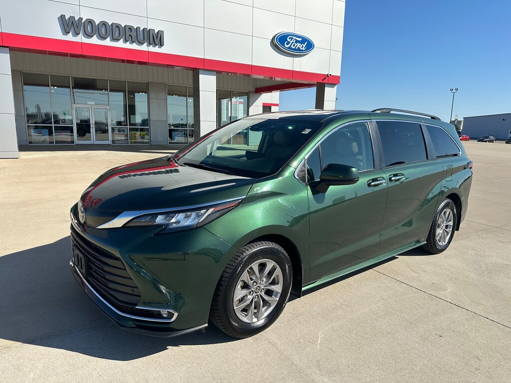Used 2022 Toyota Sienna XLE