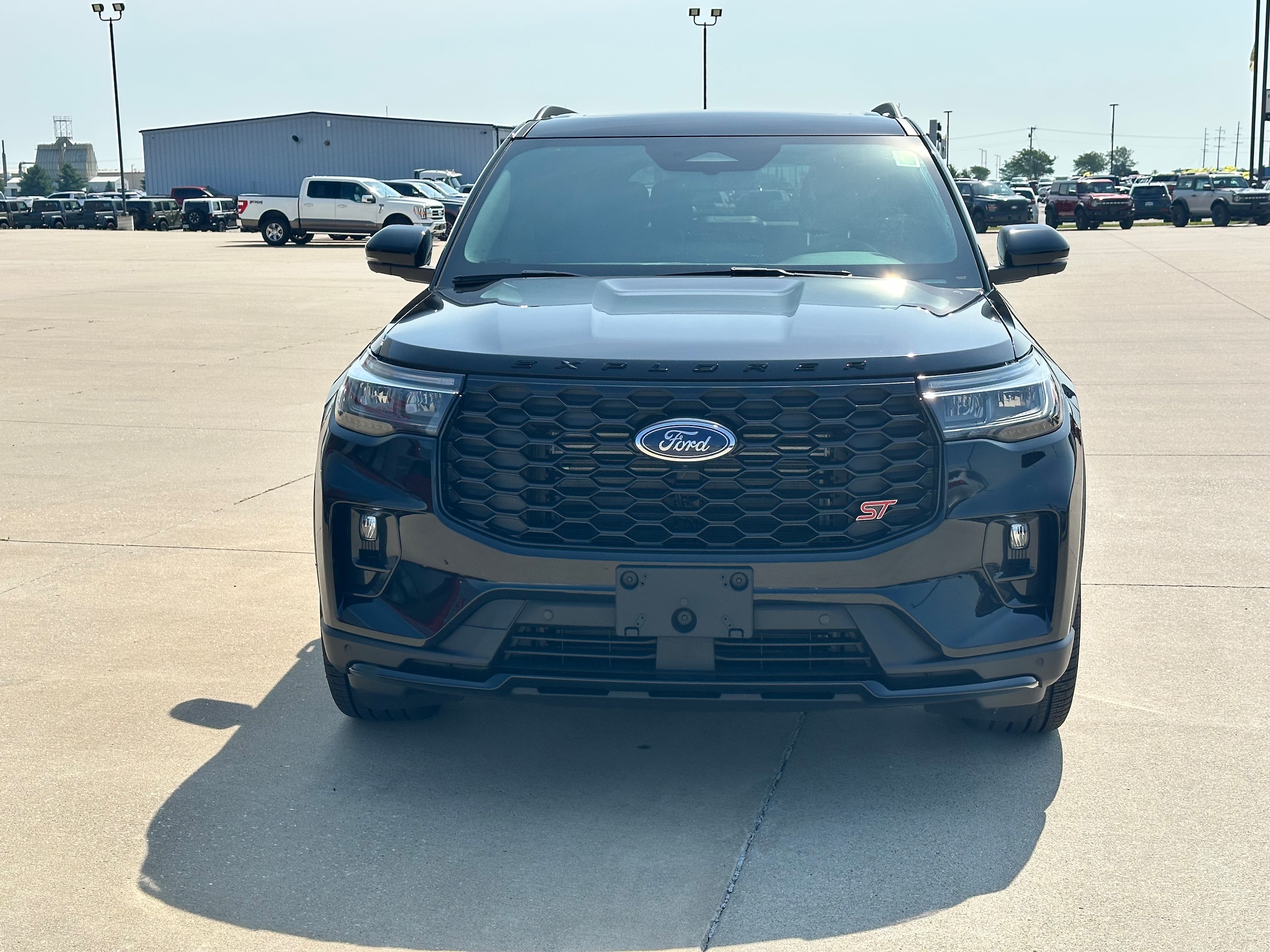 2026 Ford Explorer ST - Photo 2