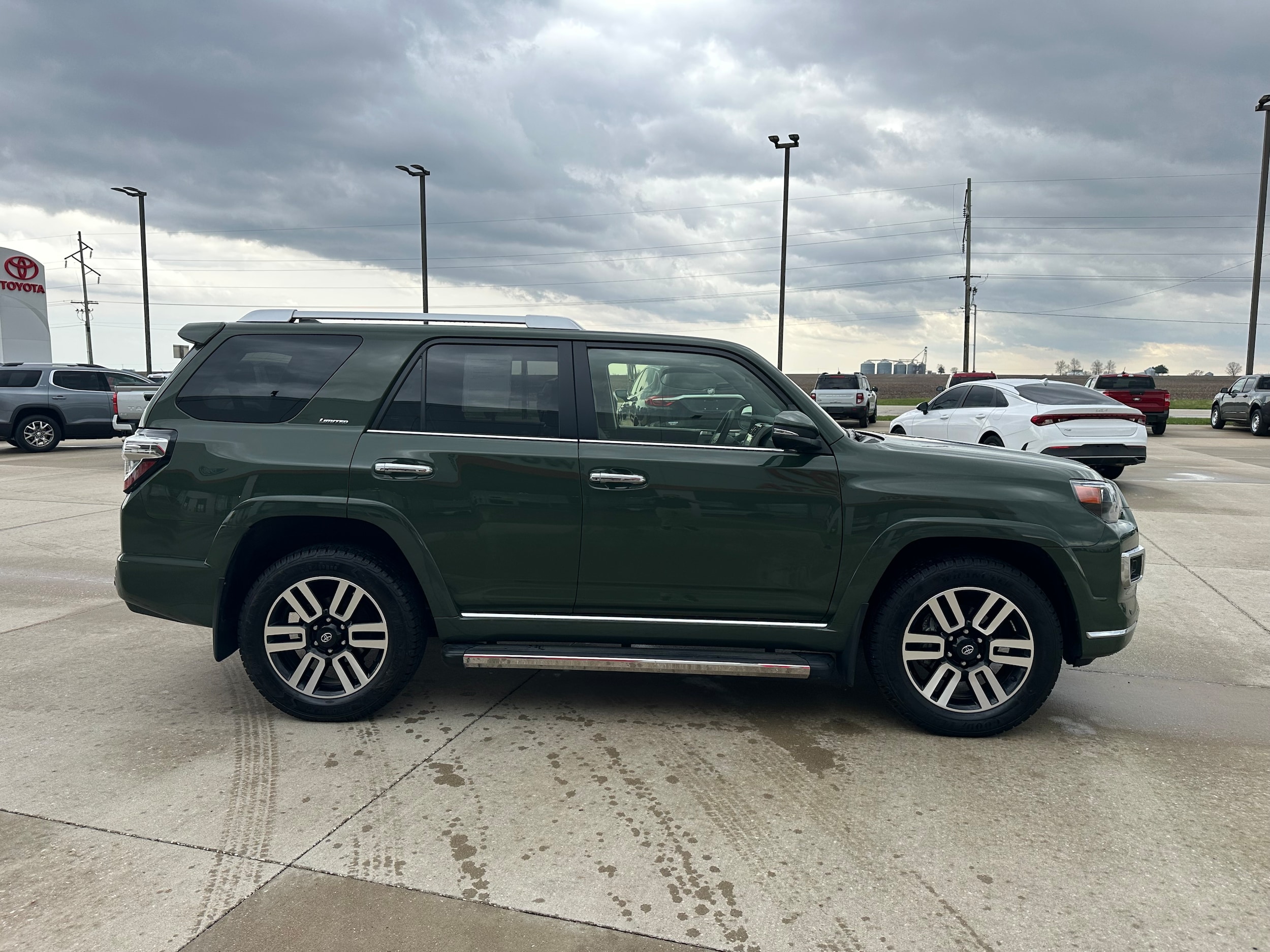 View vehicle photo 7