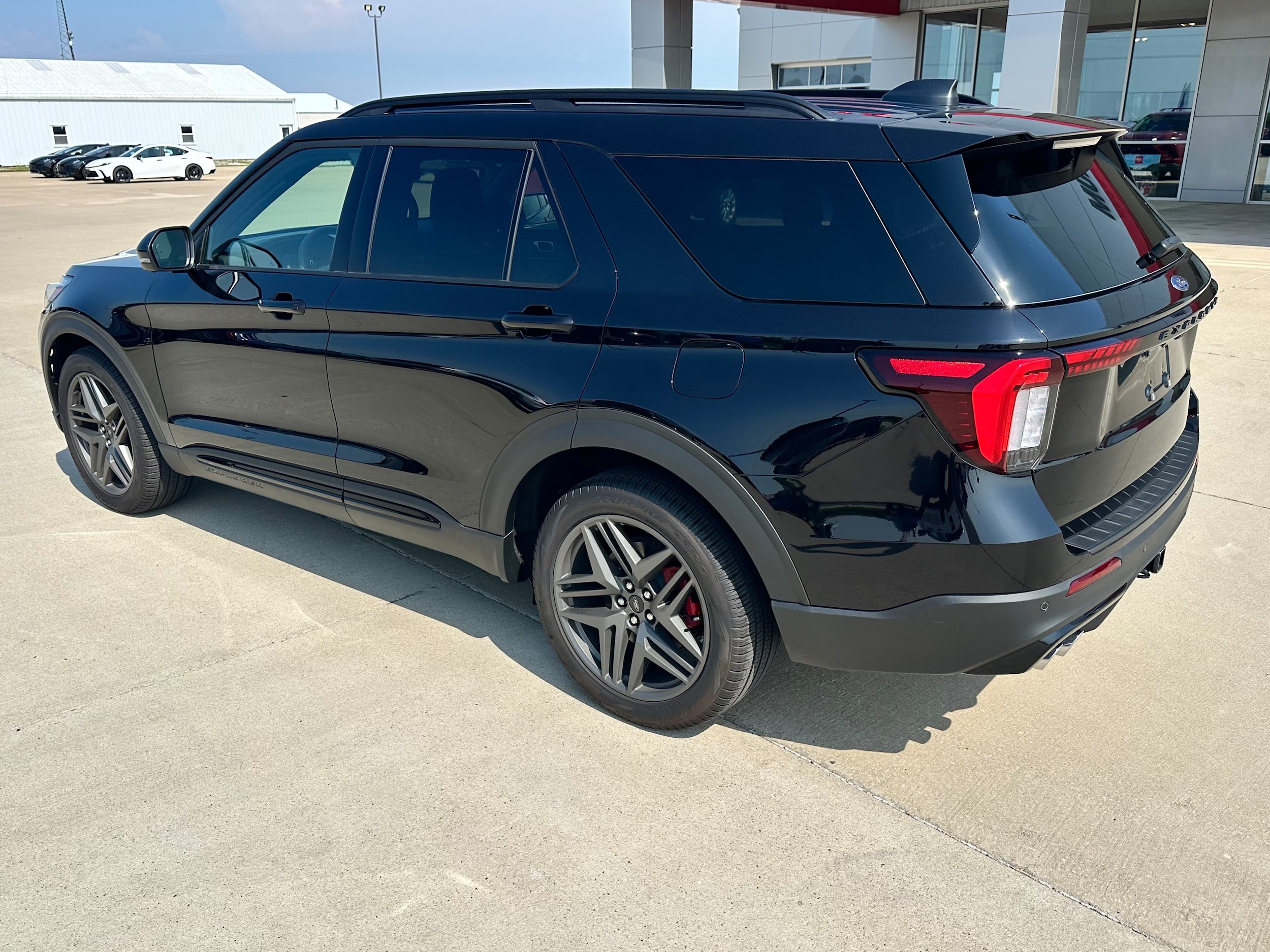 2026 Ford Explorer ST - Photo 4