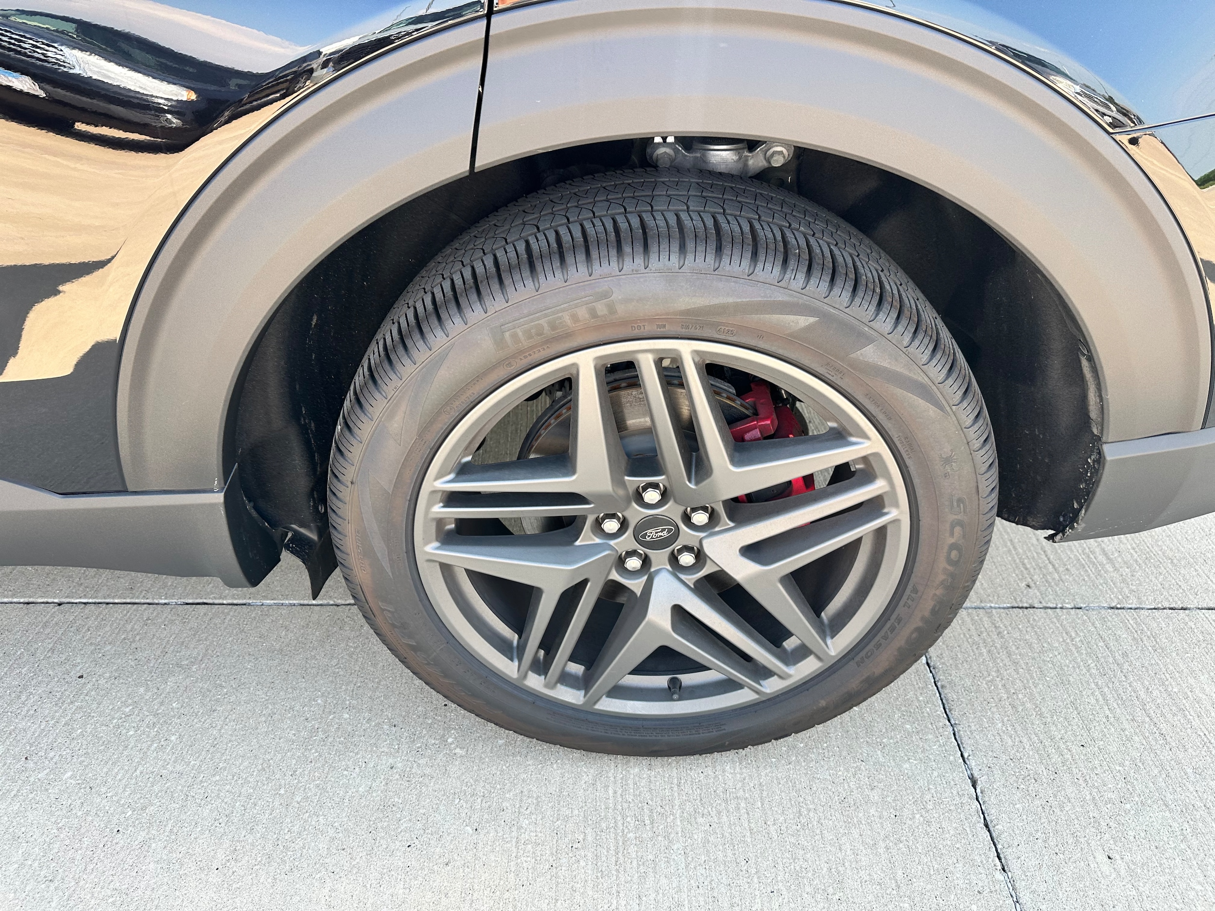 2026 Ford Explorer ST - Photo 9