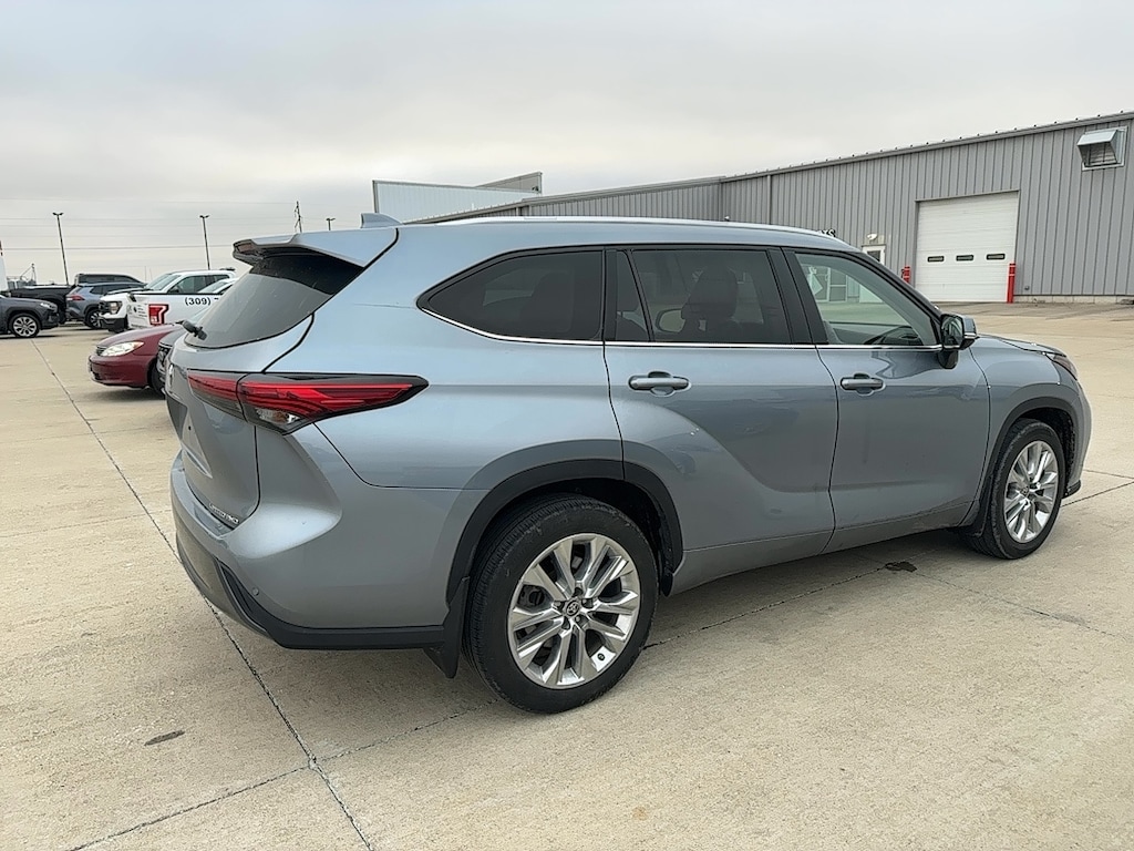 Used 2021 Toyota Highlander LIMITED AWD