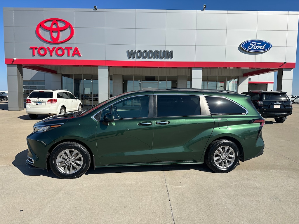 Used 2022 Toyota Sienna XLE