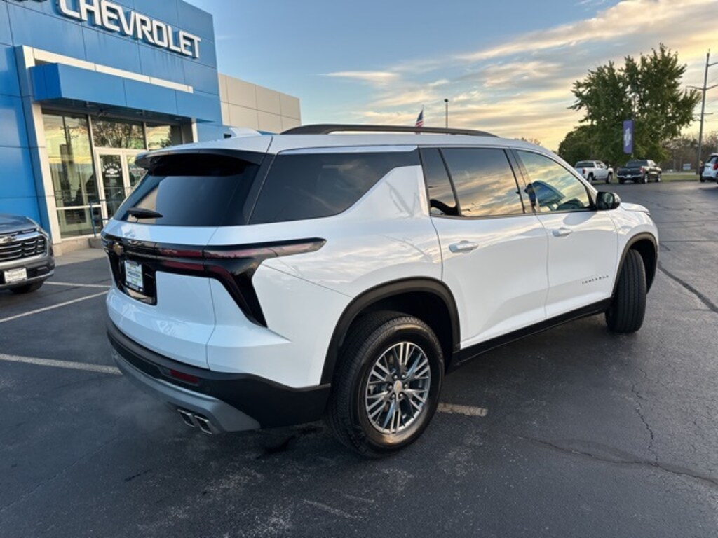 Used 2025 Chevrolet Traverse LT SUV