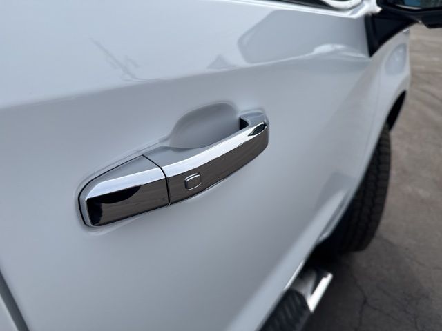 2025 Chevrolet Silverado 1500 LTZ - Photo 10