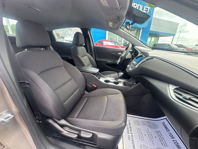2025 Chevrolet Malibu 1LT - Photo 10