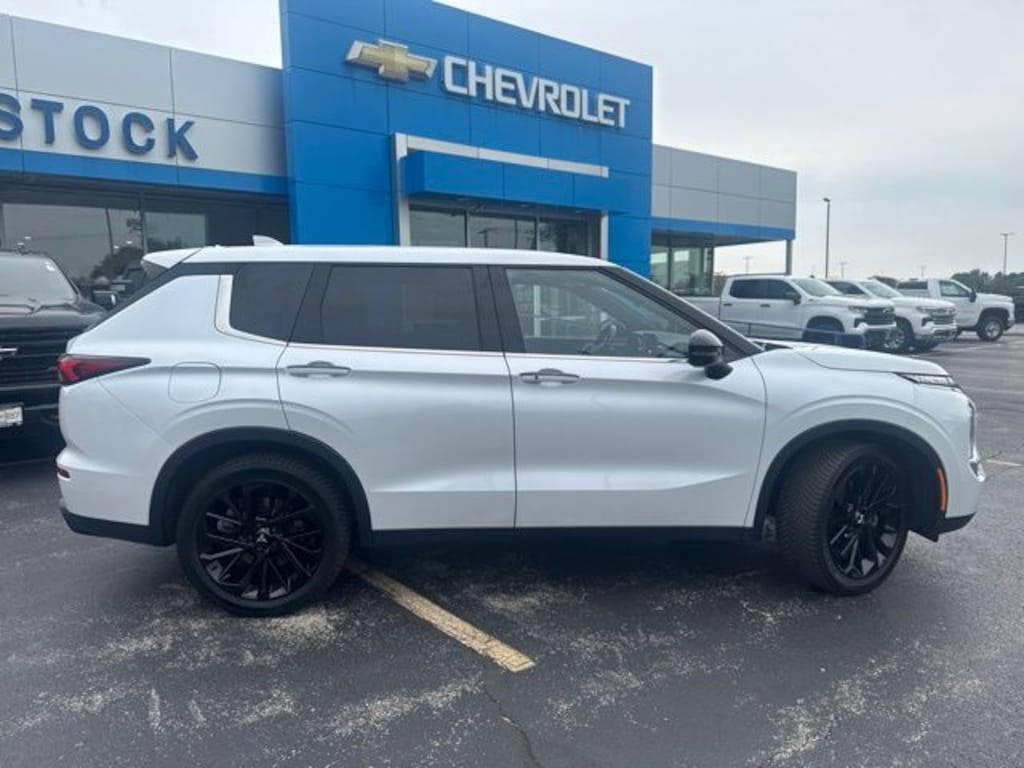 Used 2022 Mitsubishi Outlander SE CUV