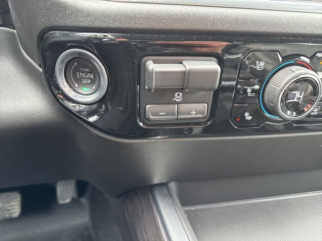2025 Chevrolet Silverado 1500 LTZ - Photo 37