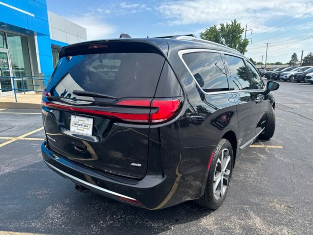 Used 2022 Chrysler Pacifica Pinnacle Van Passenger Van
