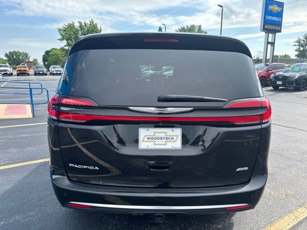 Used 2022 Chrysler Pacifica Pinnacle Van Passenger Van