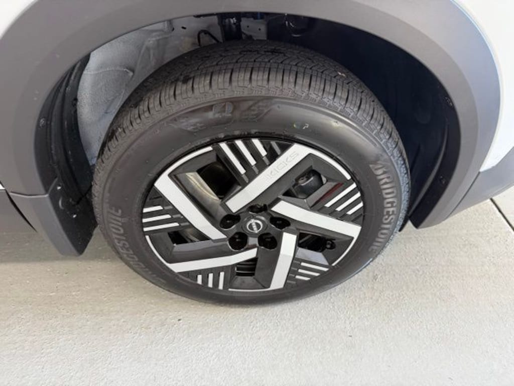 New 2025 Nissan Kicks SV SUV