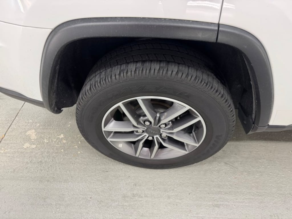 Used 2020 Jeep Grand Cherokee Laredo E SUV