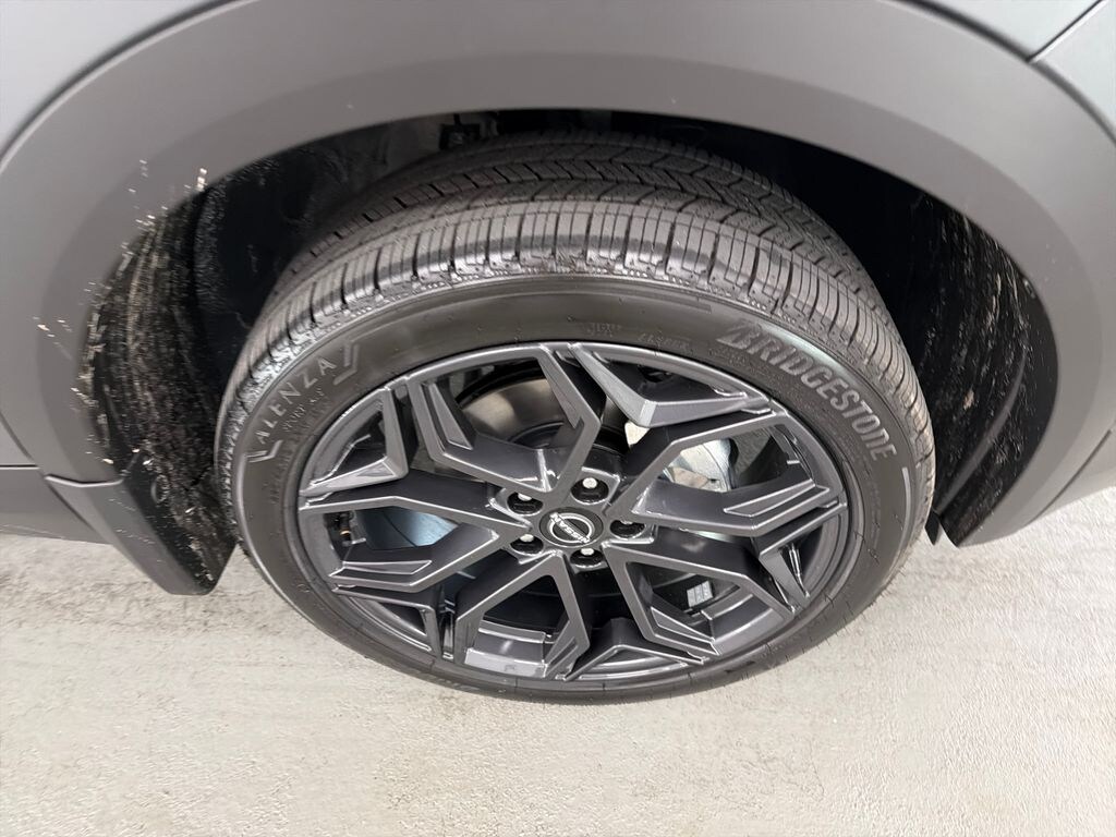 New 2026 Nissan Kicks SR SUV