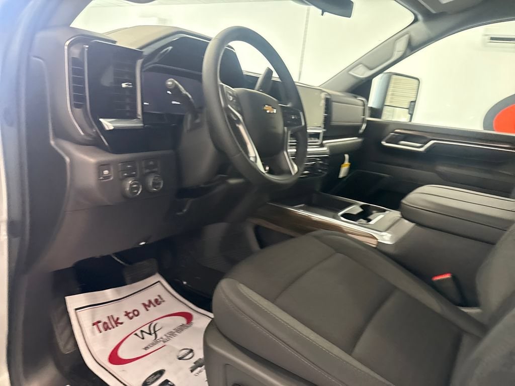 2026 Chevrolet Silverado 3500 HD LT - Photo 9