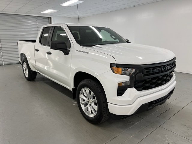 2025 Chevrolet Silverado 1500 Custom photo 3