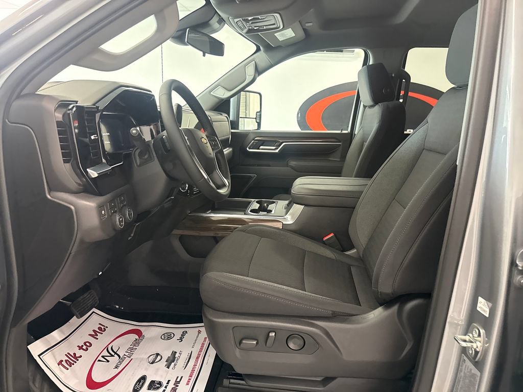 2026 Chevrolet Silverado 3500 HD LT - Photo 8