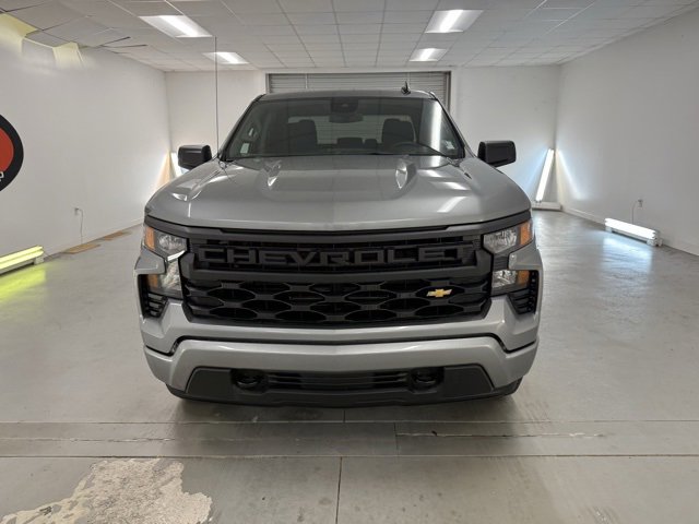 2026 Chevrolet Silverado Custom photo 2