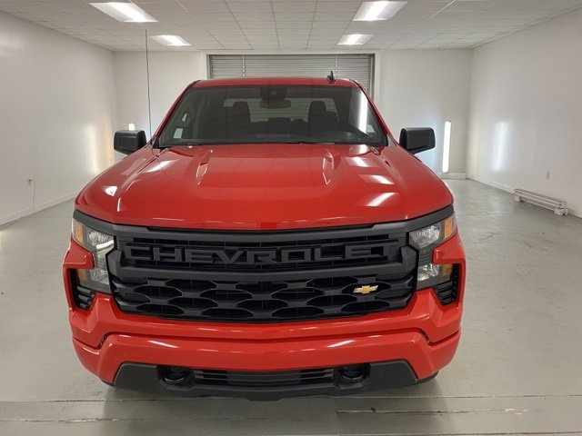 2025 Chevrolet Silverado 1500 Custom photo 2
