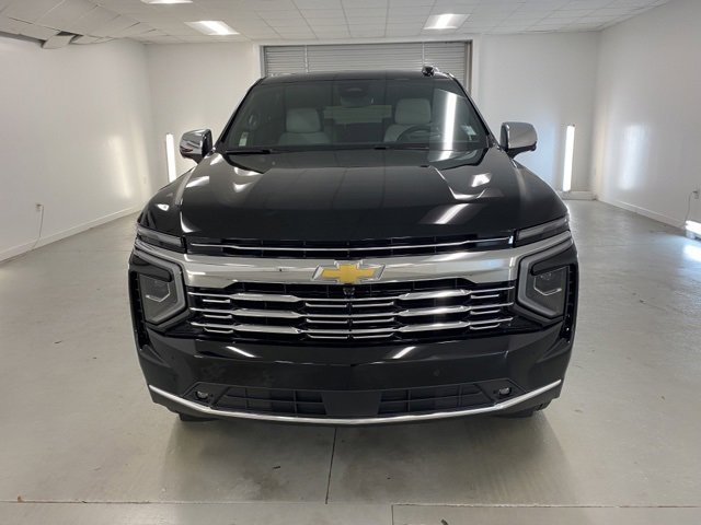 2025 Chevrolet Suburban Premier photo 2