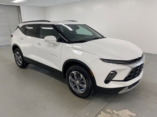 2025 Chevrolet Blazer 2LT photo 2