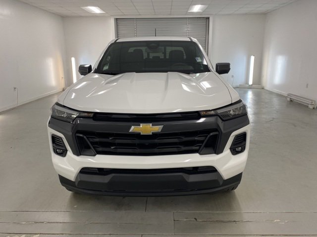 2025 Chevrolet Colorado Work Truck LT photo 2