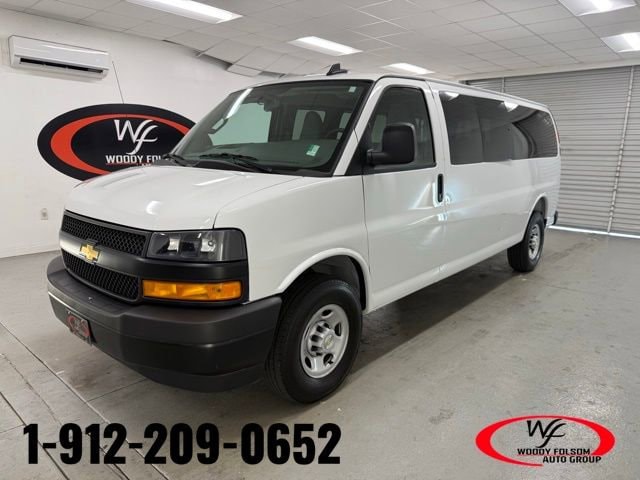 2025 Chevrolet Express Passenger LS's photo