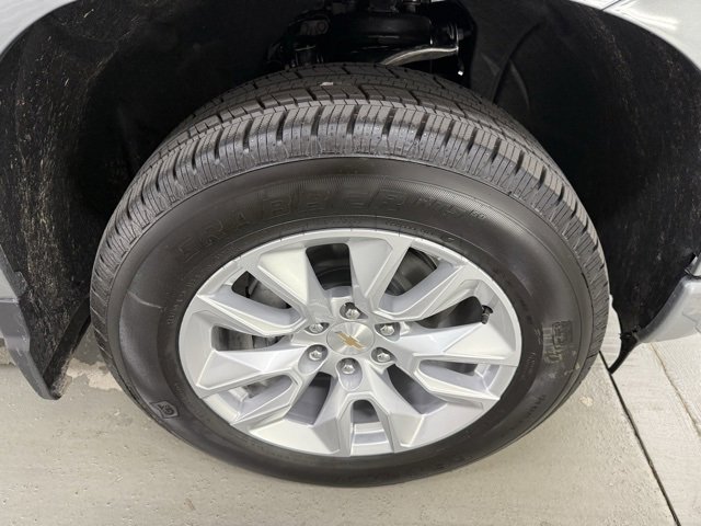 2025 Chevrolet Silverado Custom photo 4