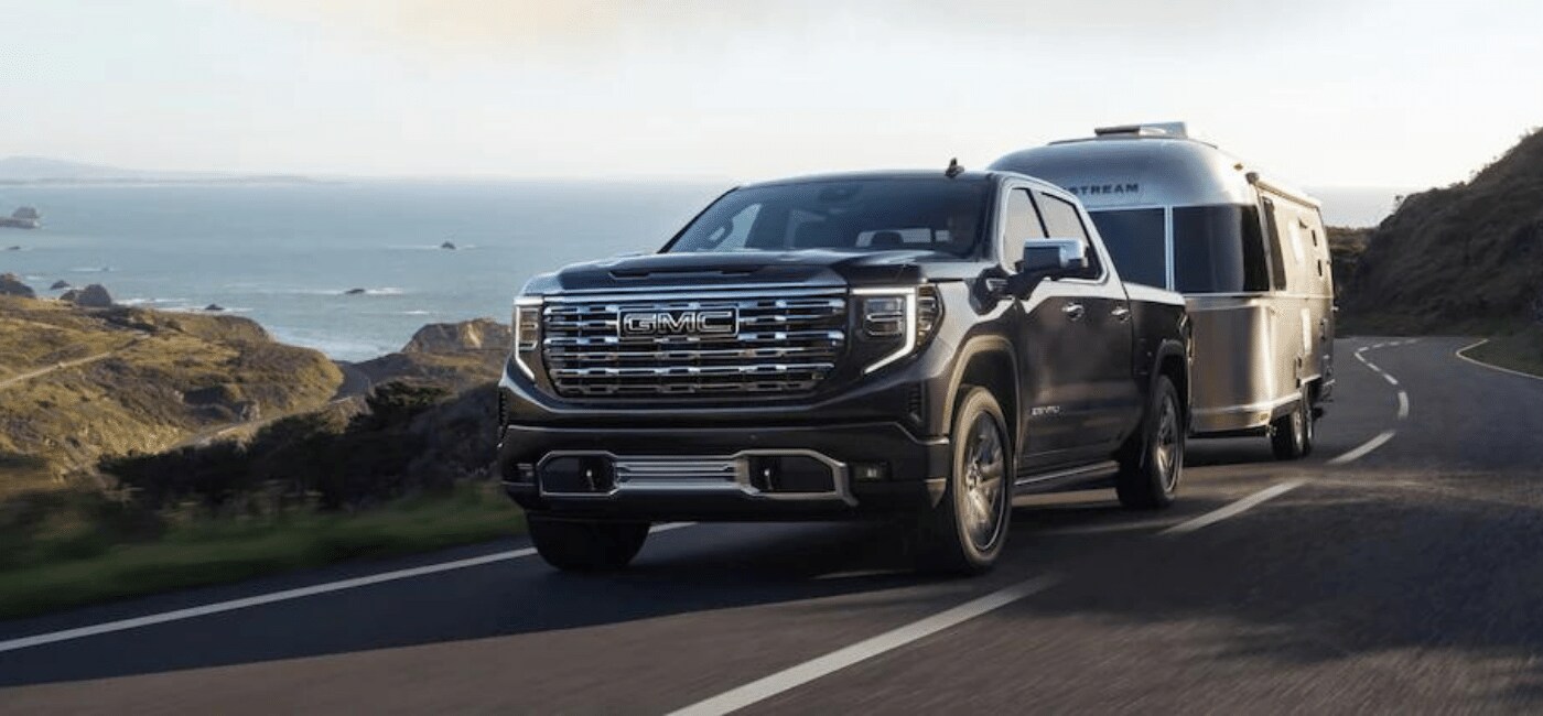 2022 GMC Sierra 1500 Denali vs Ford F150 Platinum in Baxley, GA